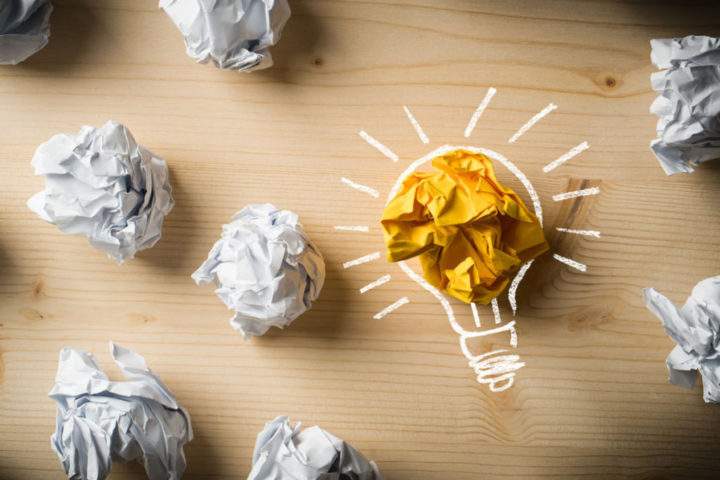 Papierkugeln als Symbol für Ideen Papierkugeln als Symbol für Ideen