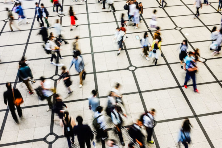 群衆 雑踏イメージ Nos solutions sont conçues pour s'intégrer parfaitement au réseau de la santé publique
